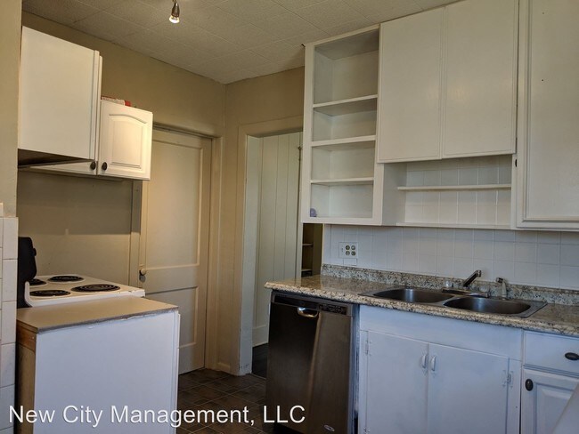 Building Photo - 2 br, 3 bath House - 300 E South Ave