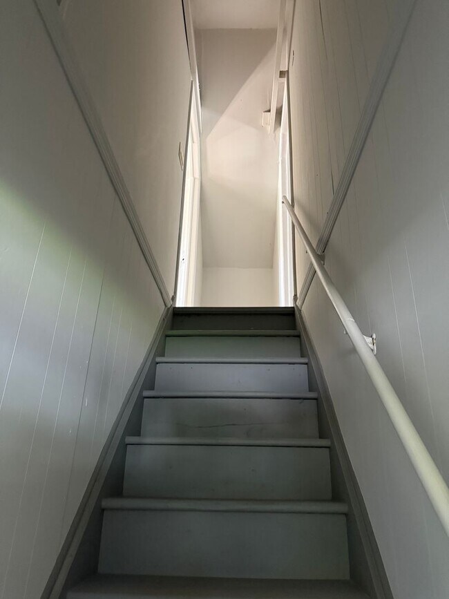 Foto del edificio - Turn-Key 4 Bedroom Home with Spacious Backyard – Coram, NY