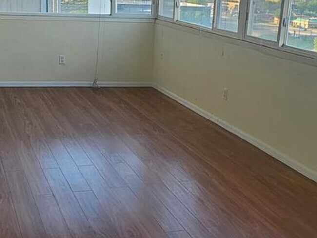 Foto del edificio - 1888 S Jackson St