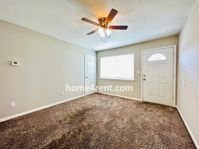 Foto del edificio - Adorable Duplex Home in KCK w/ Stainless S...