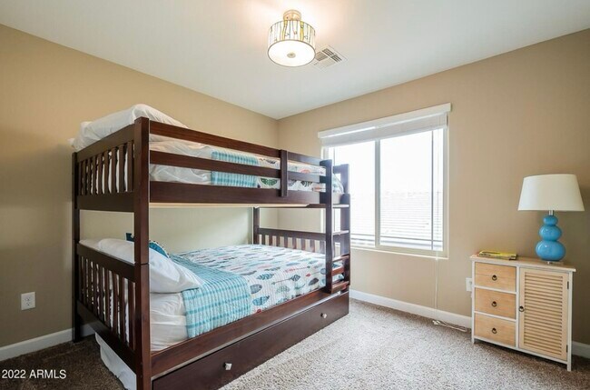 Foto del edificio - 240 W Juniper Ave