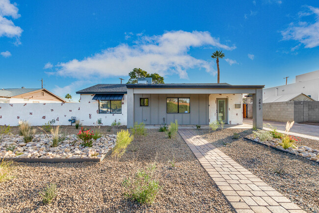 Building Photo - 3 Bedroom 2.5 Bath wit RV garage