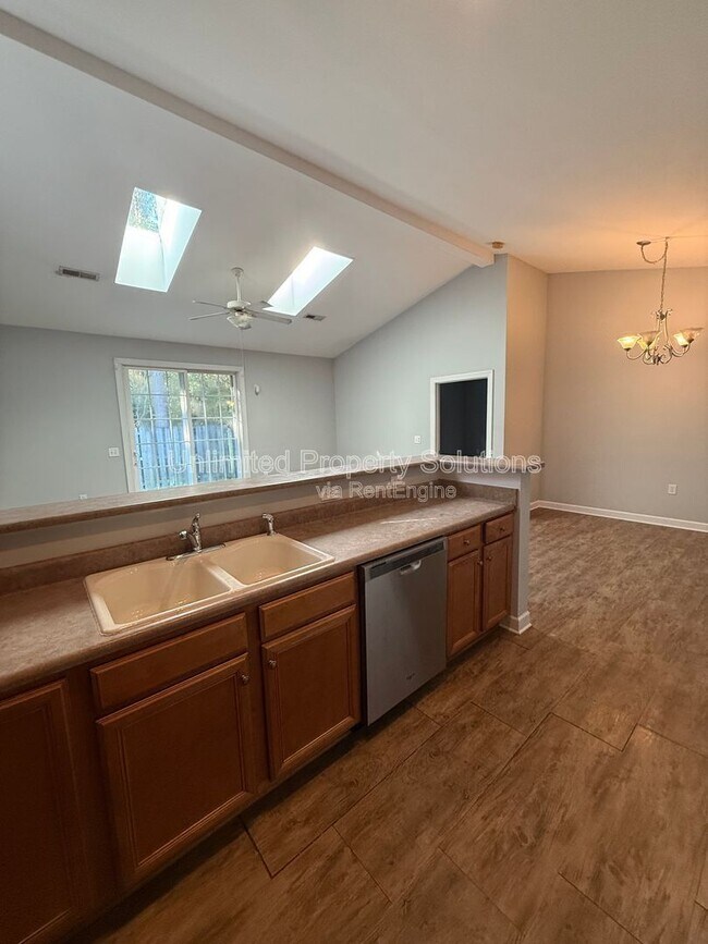 Foto del edificio - 5220 Christian Dr