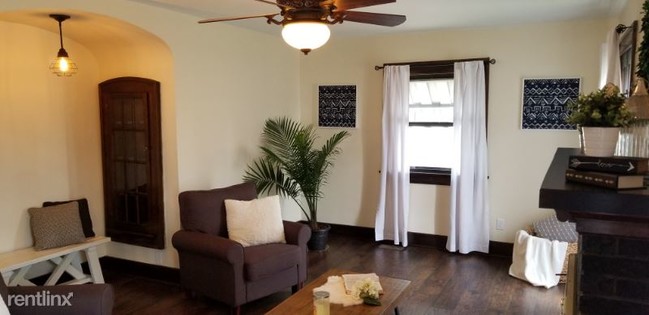 Building Photo - 2 br, 1 bath House - 615 W State Blvd
