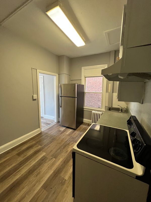 Building Photo - 806 Ferry St