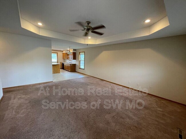 Building Photo - 3323 Leawood Ave