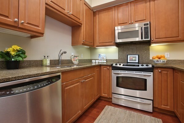 Building Photo - 10 Bowdoin St
