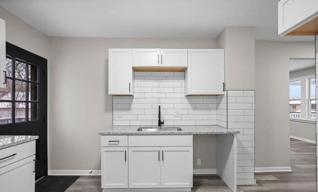 Building Photo - Come see your new home!