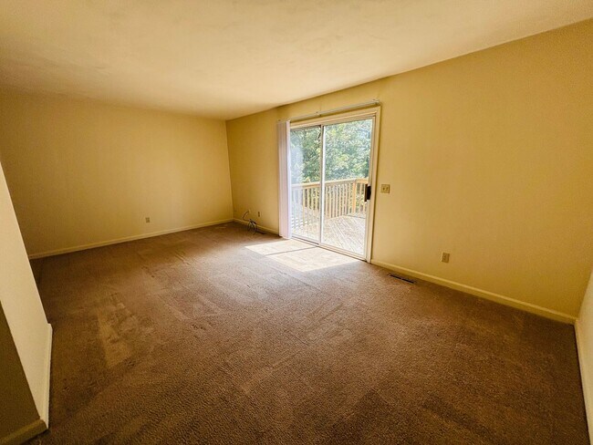 Foto del edificio - 4 Bedroom 3.5 Bath Townhouse