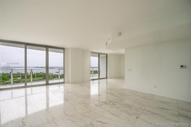 Foto del edificio - 4250 Biscayne Blvd
