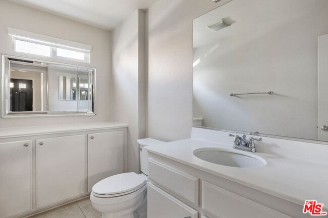 Building Photo - 6840 De Celis Pl