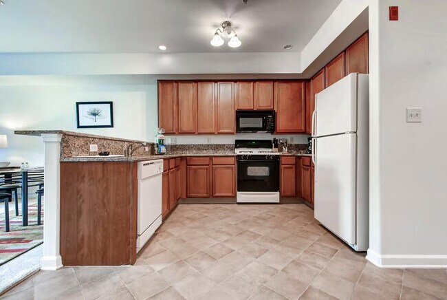 Foto del edificio - 3204 Ravens Crest Dr