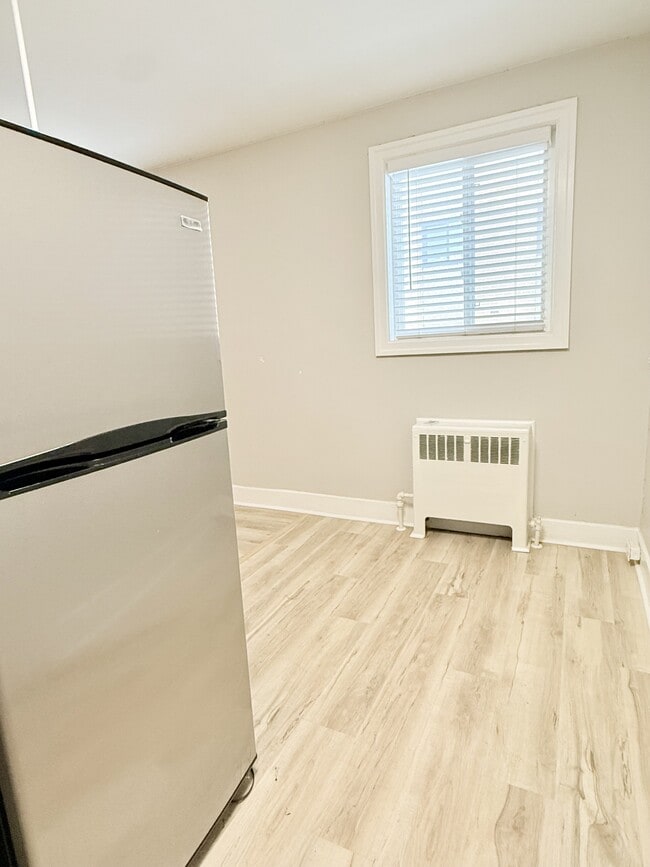 Building Photo - 308 Askin Ave