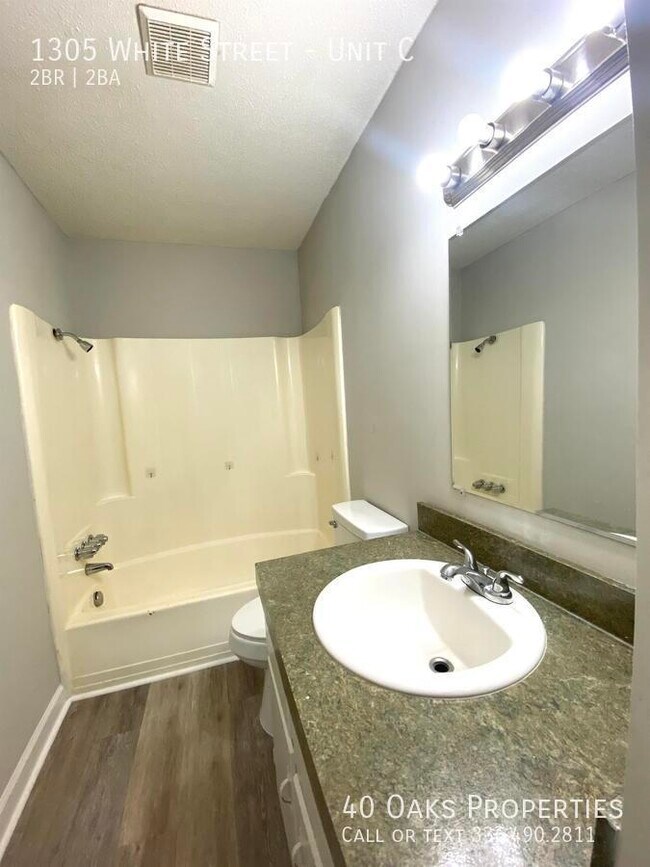 Building Photo - 1305 White St