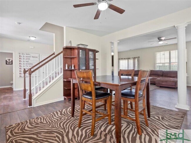 Building Photo - Creekside Home