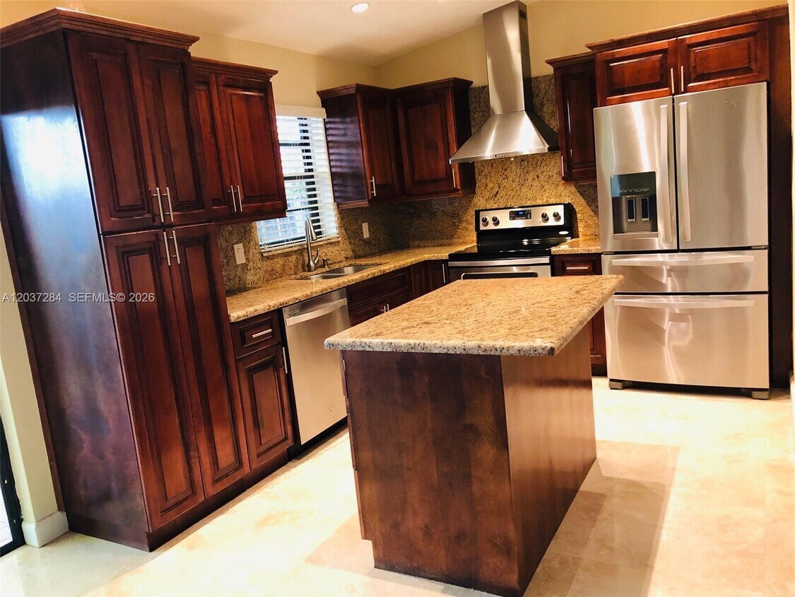 Building Photo - 10063 SW 147th Ct