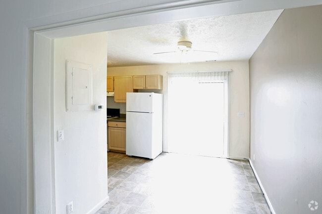 Two Bedroom - Dining Area - Eastpointe Apartments and Townhomes