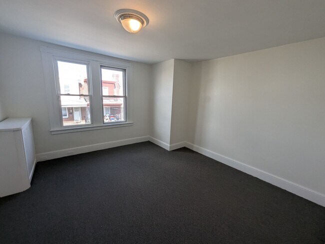 Foto del edificio - Front-Porch Row - Mayfair SECTION 8 VOUCHE...