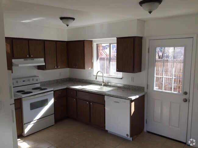 Building Photo - 134 N Willow St