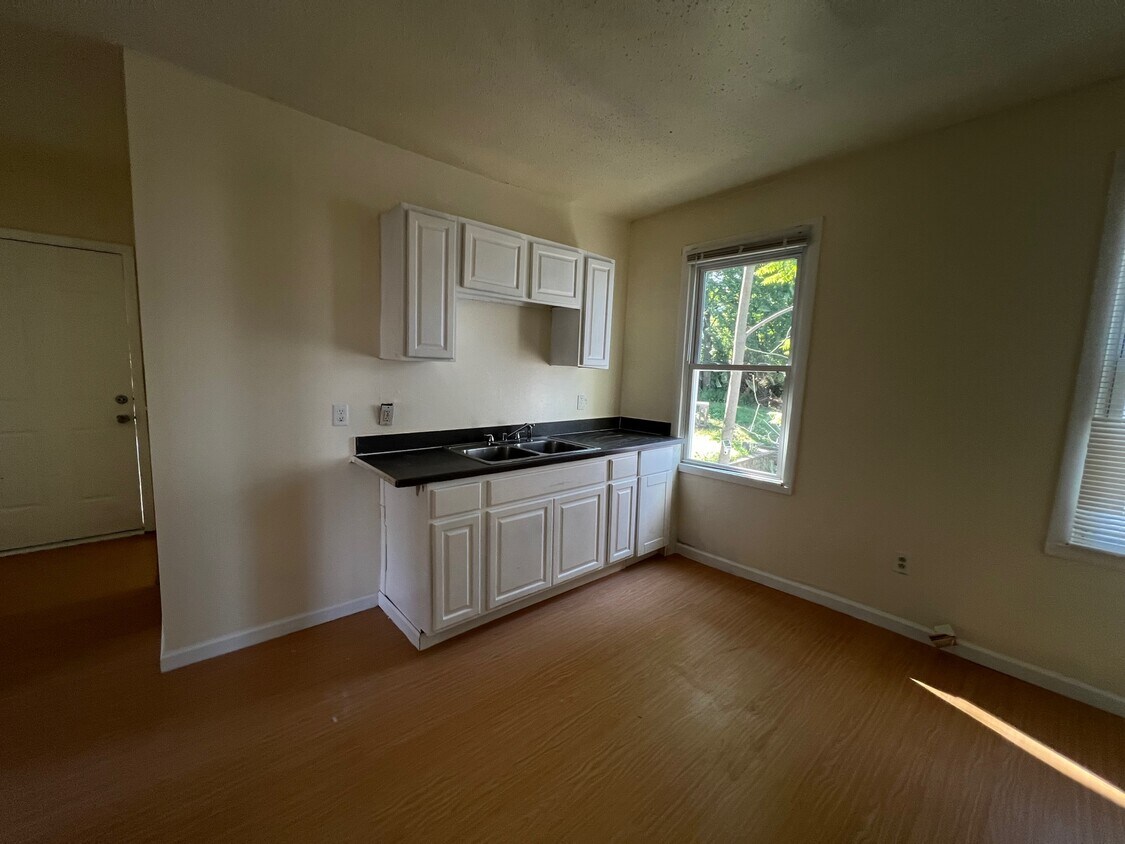 Foto principal - 99 Lounsbury Ave