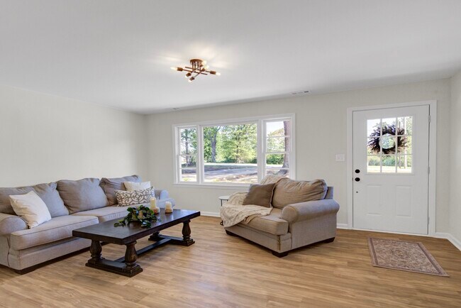 Foto del edificio - 7960 Gregory Rd