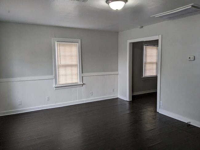 Building Photo - Great 2 Bedroom 1 Bathroom Home NW OKC!  $...