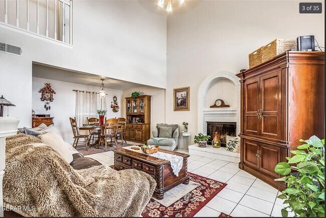 Foto del edificio - 5245 Roger Maris Dr