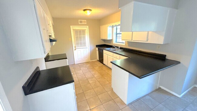 Foto del edificio - 5144 Country View Ln