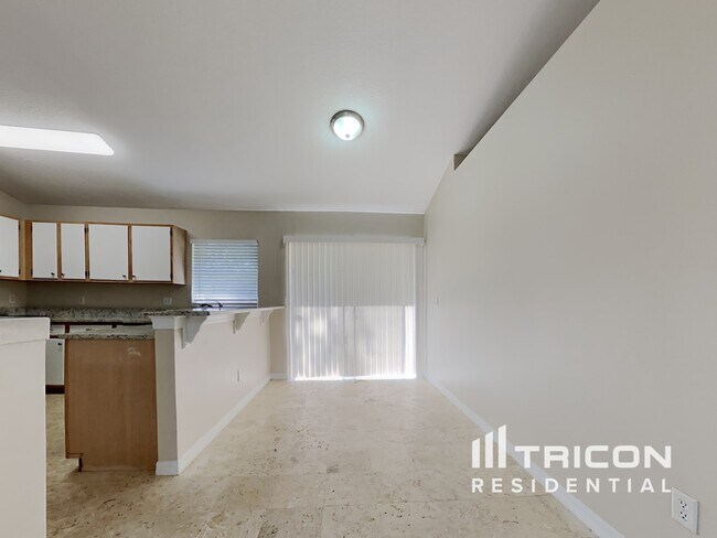 Building Photo - 367 Masson Ct