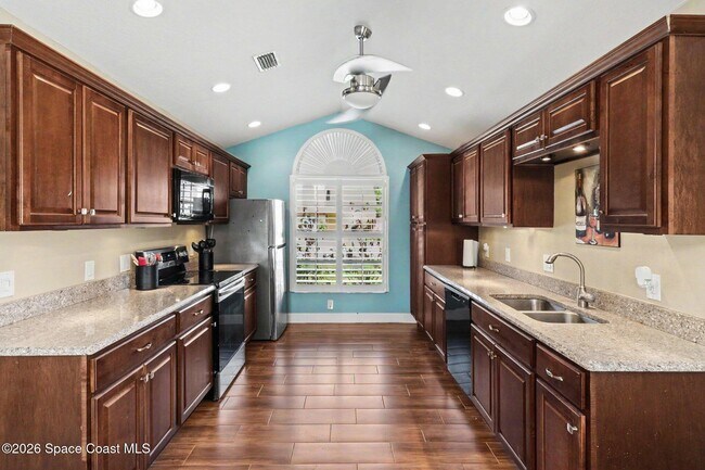 Building Photo - 1611 Clover Cir