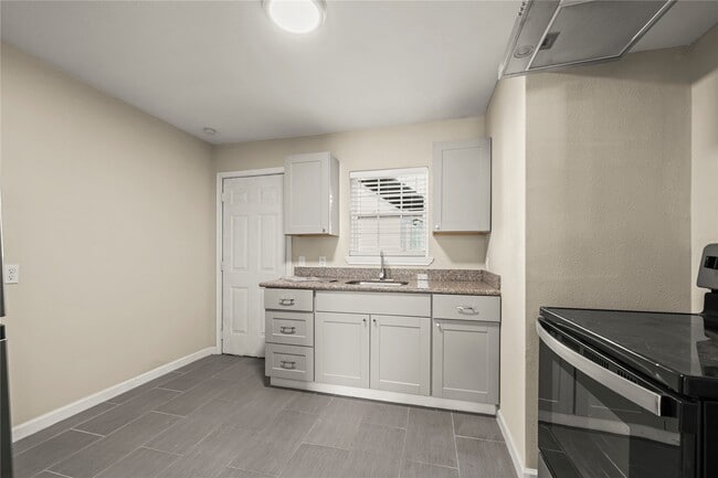 Building Photo - 2803 Cleburne St