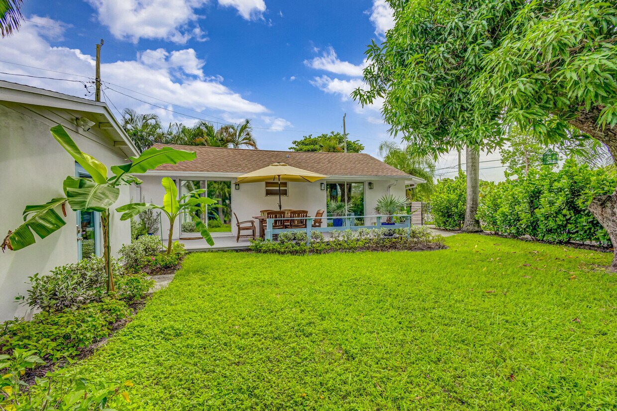 Primary Photo - 915 Flamingo Dr