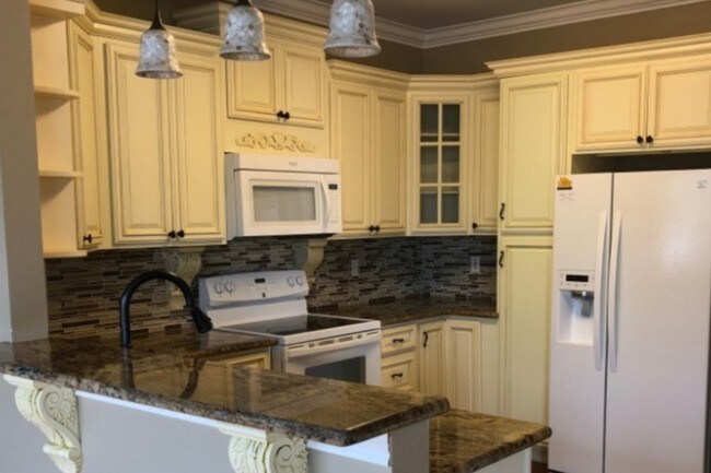 viejo - 710 E Boyd Dr