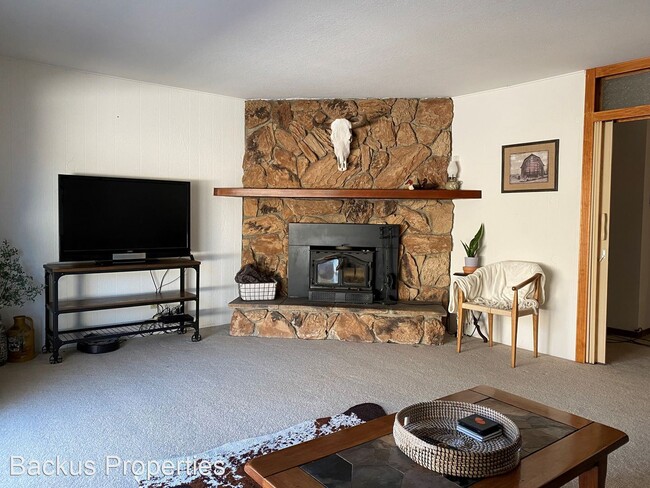 Building Photo - 3 br, 2 bath House - 18060 Damian Way