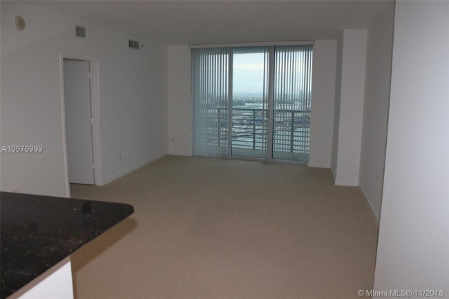 Foto del edificio - 335 S Biscayne Blvd