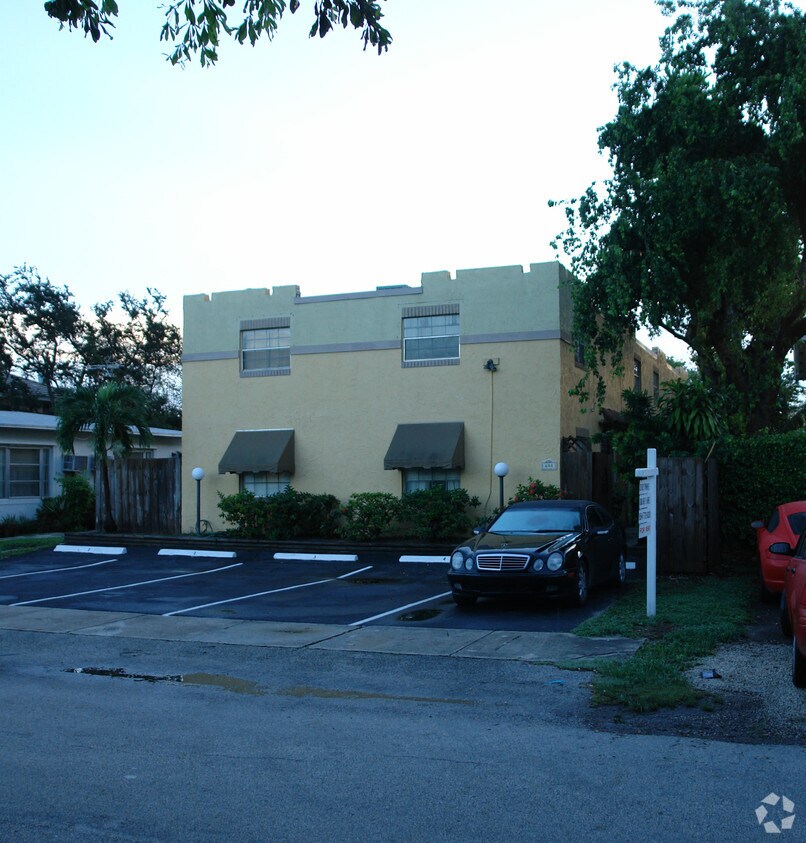 Building Photo - 608 NE 9th Ave