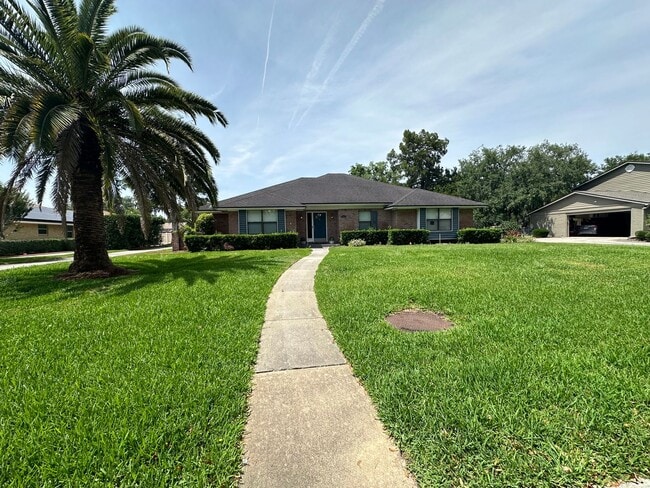 Foto del edificio - Monclair Neighborhood, Scenic St. John's River, Highly Ranked Schools