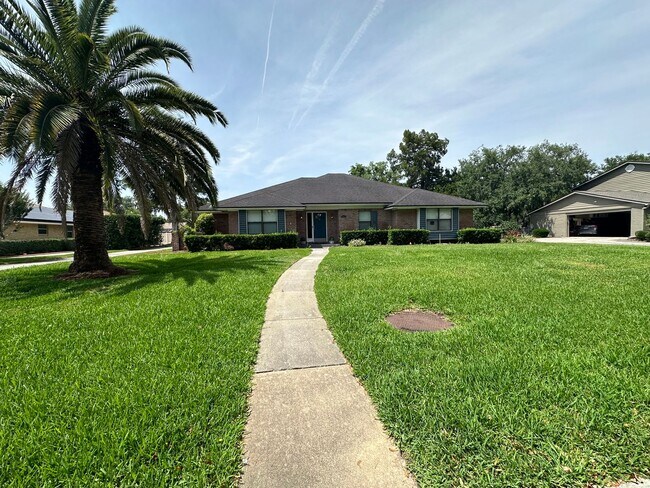 Foto del edificio - Spring Time, Cathedral Oaks, Elegant Home For Rent