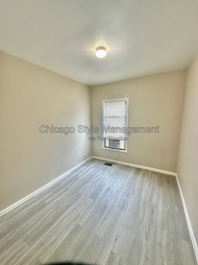 Foto del edificio - 2835 W 38th Pl