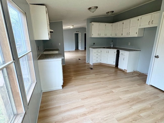 Building Photo - 3913 37th Ave N