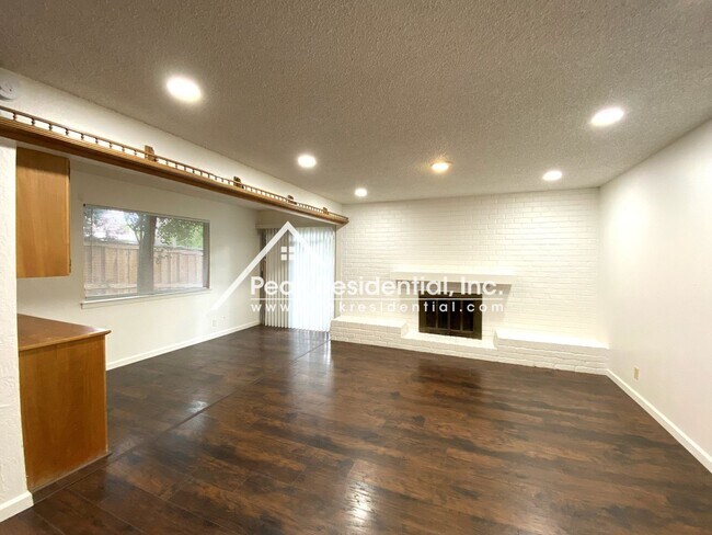 Foto del edificio - Updated Foothill Farms 3bd/2ba Home with R...