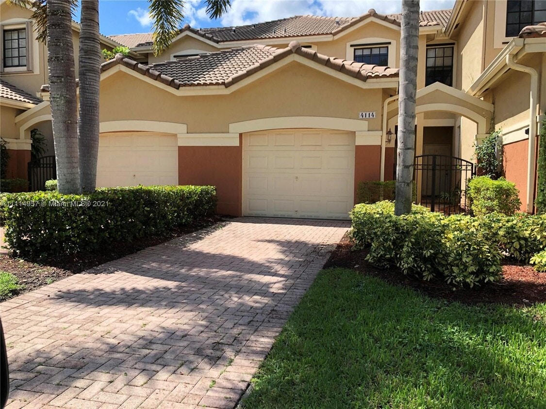 Primary Photo - 4114 Forest Dr