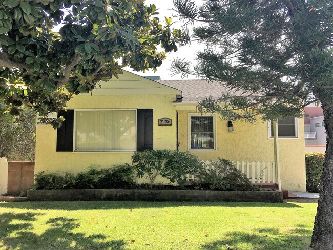 Foto del edificio - 3236 Montrose Ave