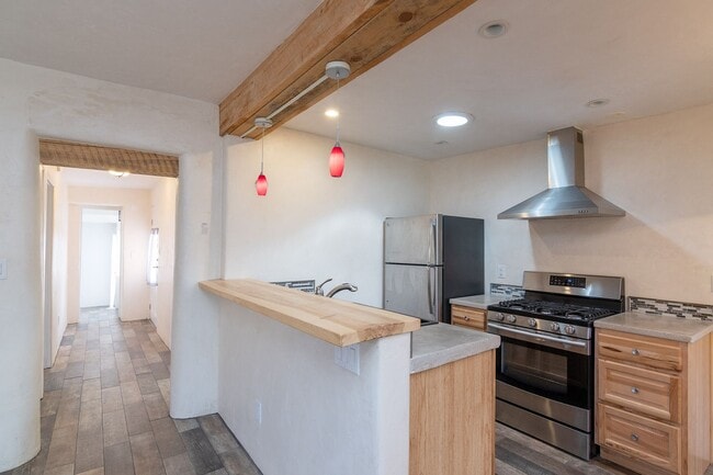 Building Photo - Montez Place