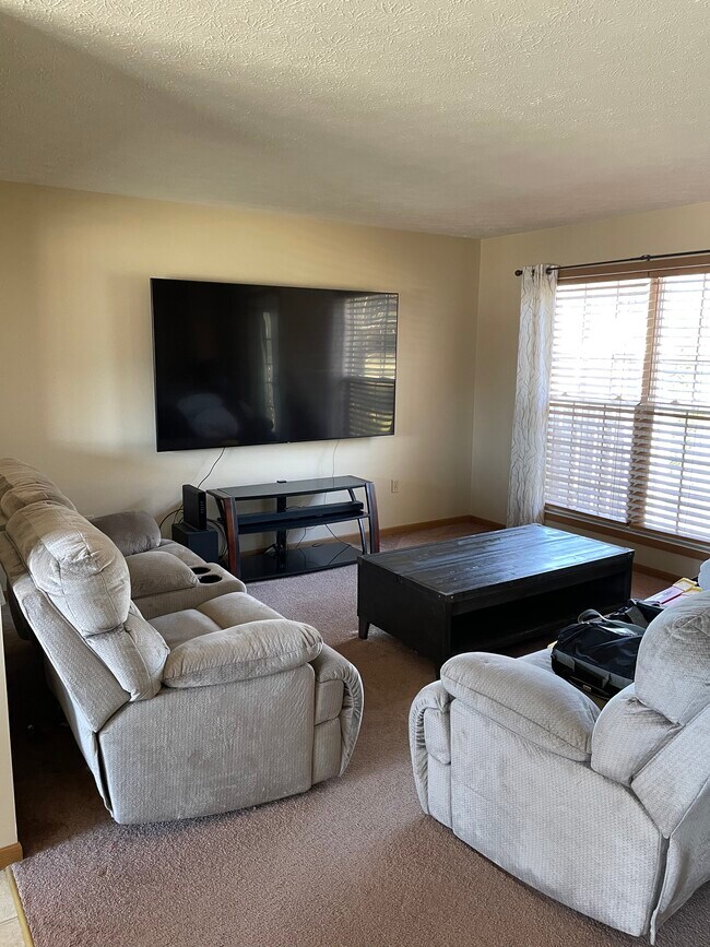 11650 Melrose Cir NW, Uniontown, OH 44685 Townhome Rentals in