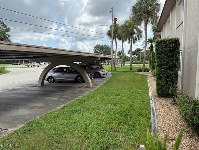 Foto del edificio - 1699 Golf Club Dr