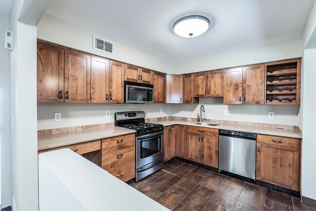 Building Photo - 2 N Bath Ave