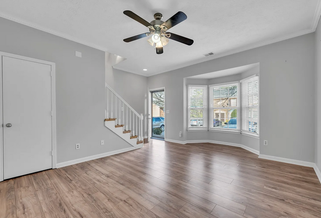 Living room - 113 Lakebrink Dr