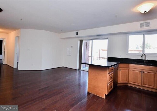 Building Photo - 1386 Bryant St NE