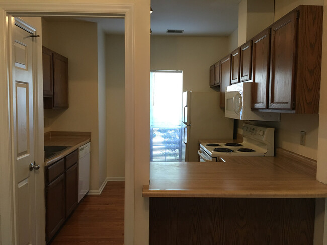 Building Photo - Great location off Millbrook near 70! 2 Be...